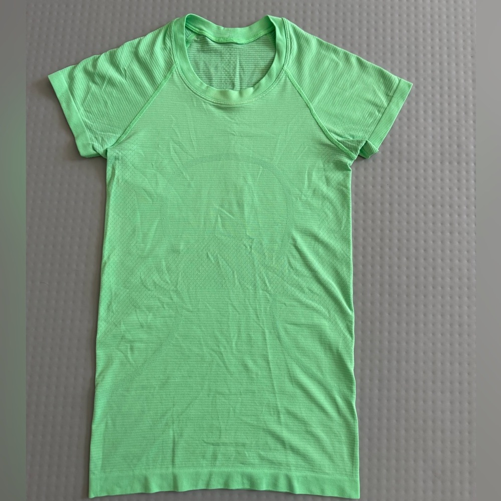 Swiftly Tech neon pistachio Short-Sleeve Shirt 2.0 Hip Length